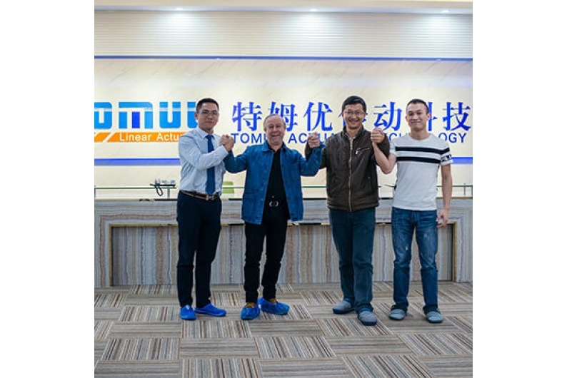 哥倫比亞客戶訪問特姆優(yōu)電動(dòng)推桿公司