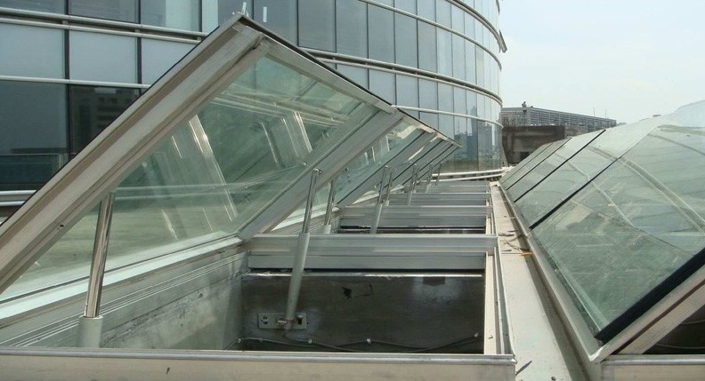 開窗器電動(dòng)推桿UG50應(yīng)用